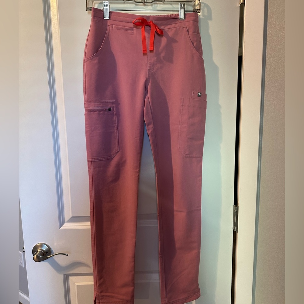 FIGS- XXS Yola Chalk Pink pant